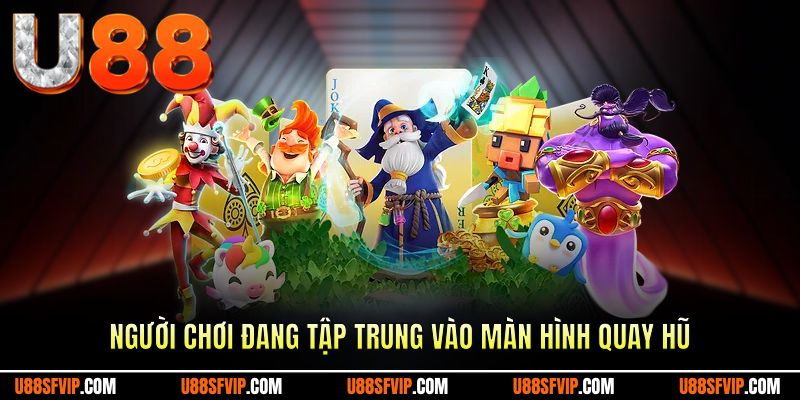 Người chơi đang tập trung vào màn hình quay hũ